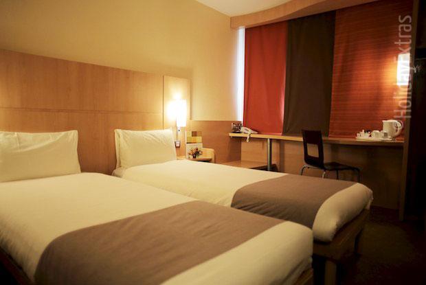 A twin room at the Luton Ibis