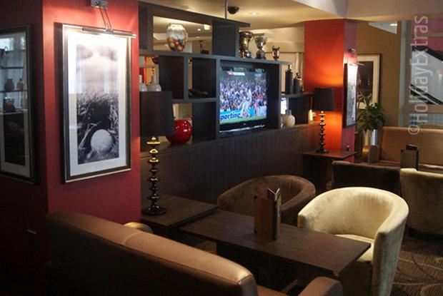 Charlie Frys sports bar shows a variety of sporting events on its large TV