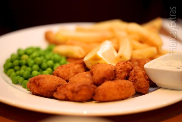 Scampi_and_chips_at_the_Holiday_Inn