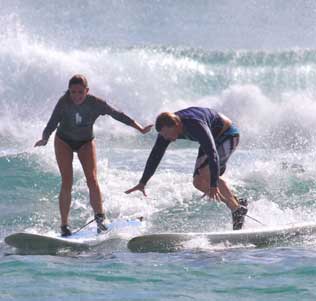 hawaii-surfers-crashing